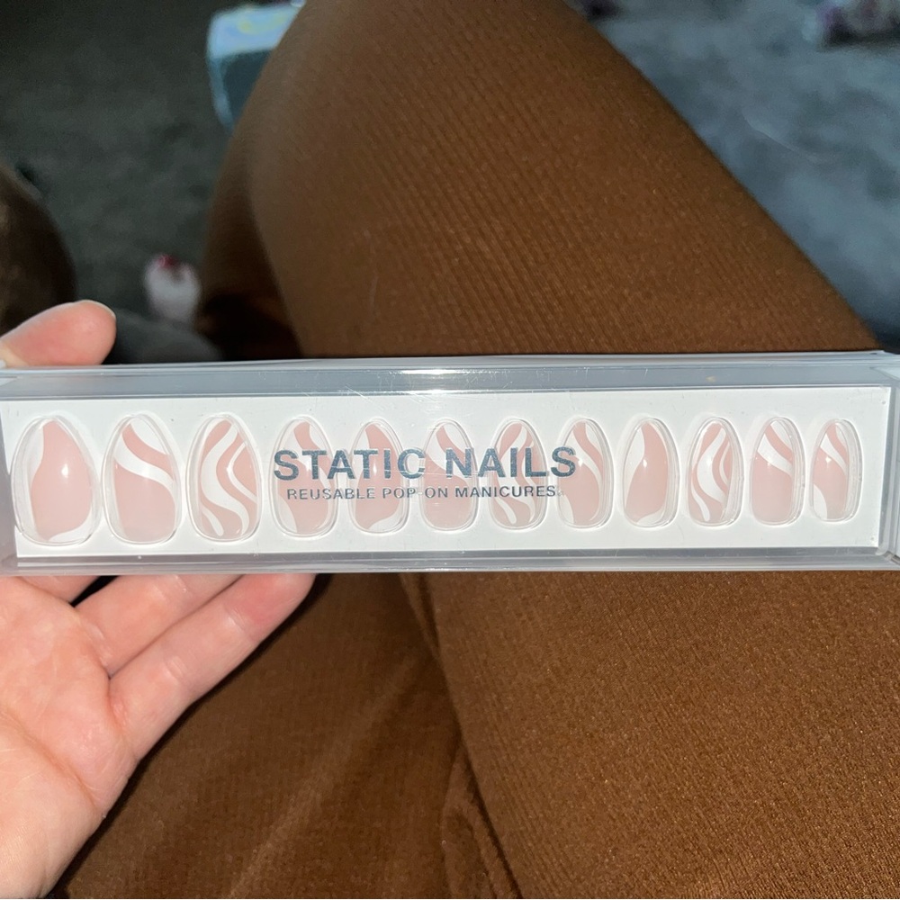 Static Nails- reusable pop-on manicures
